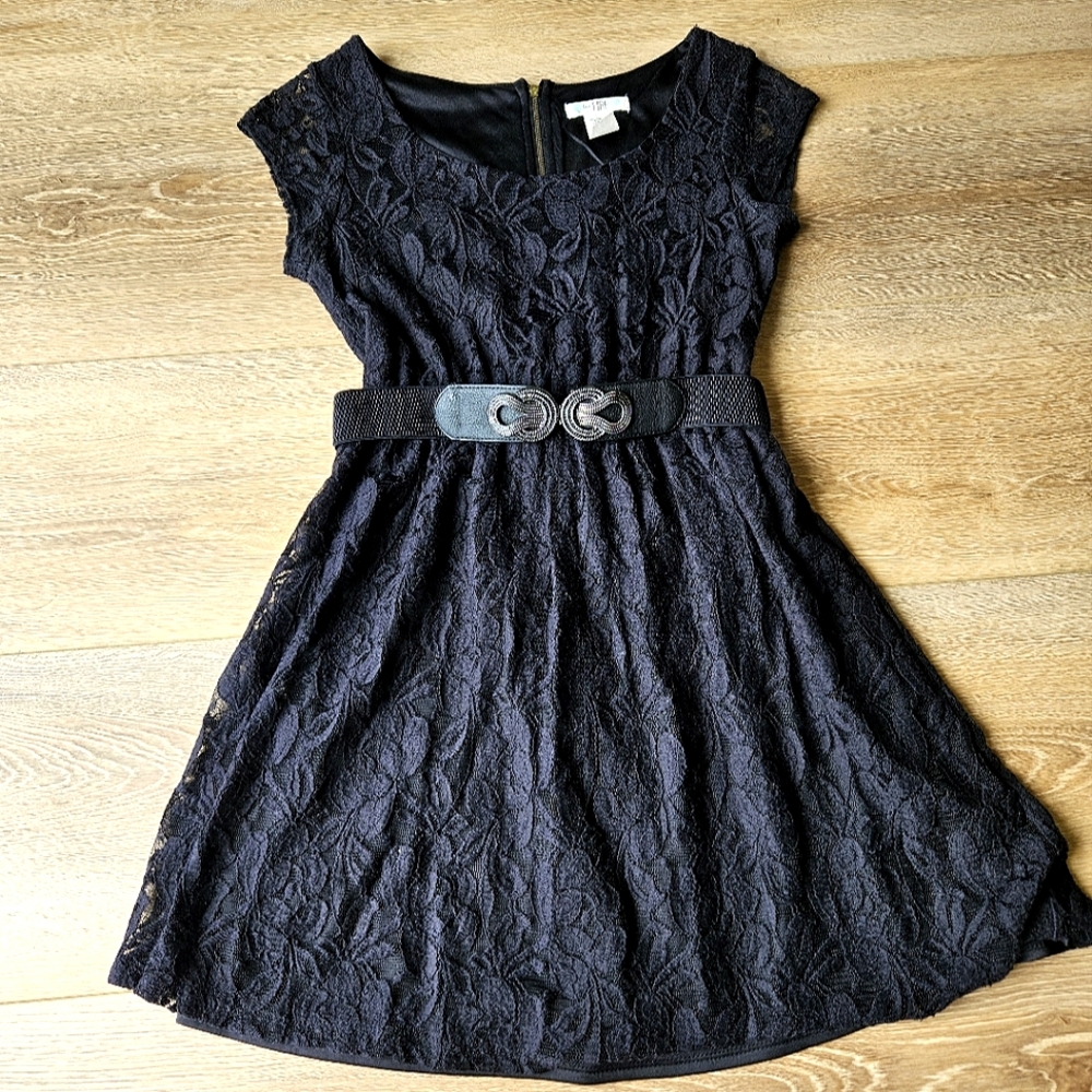 Black Lace Midi Dress Small – Scoop Neck, Ruched Midline, Zipper Back
